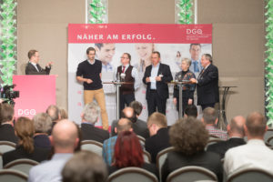 •Am Ende der Veranstaltung brachten die Workshop-Leiter die Ergebnisse der Gruppenarbeit auf den Punkt. 